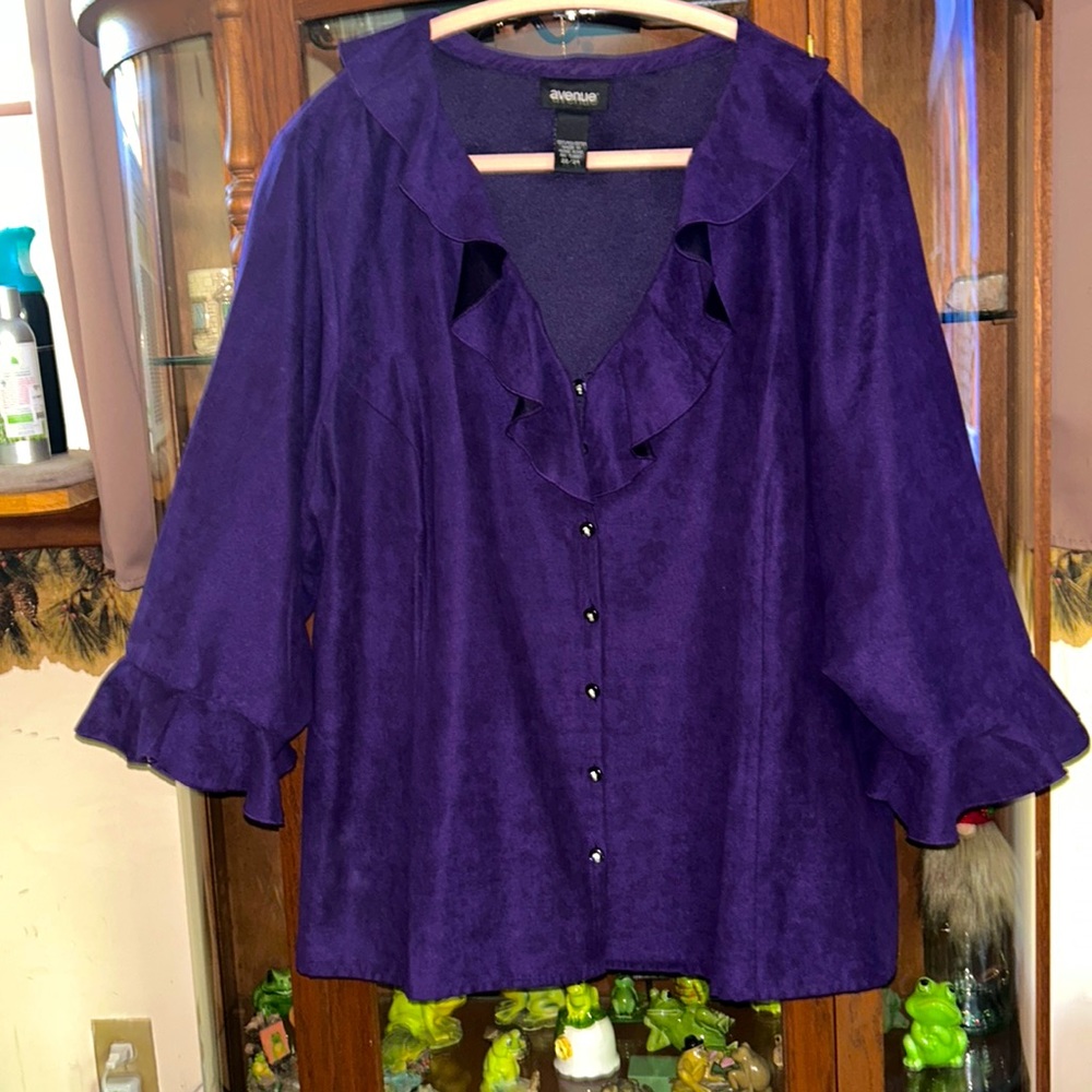 Avenue 22/24 shirt/light jacket. Deep purple. Velvet feel outside. Silky inside.